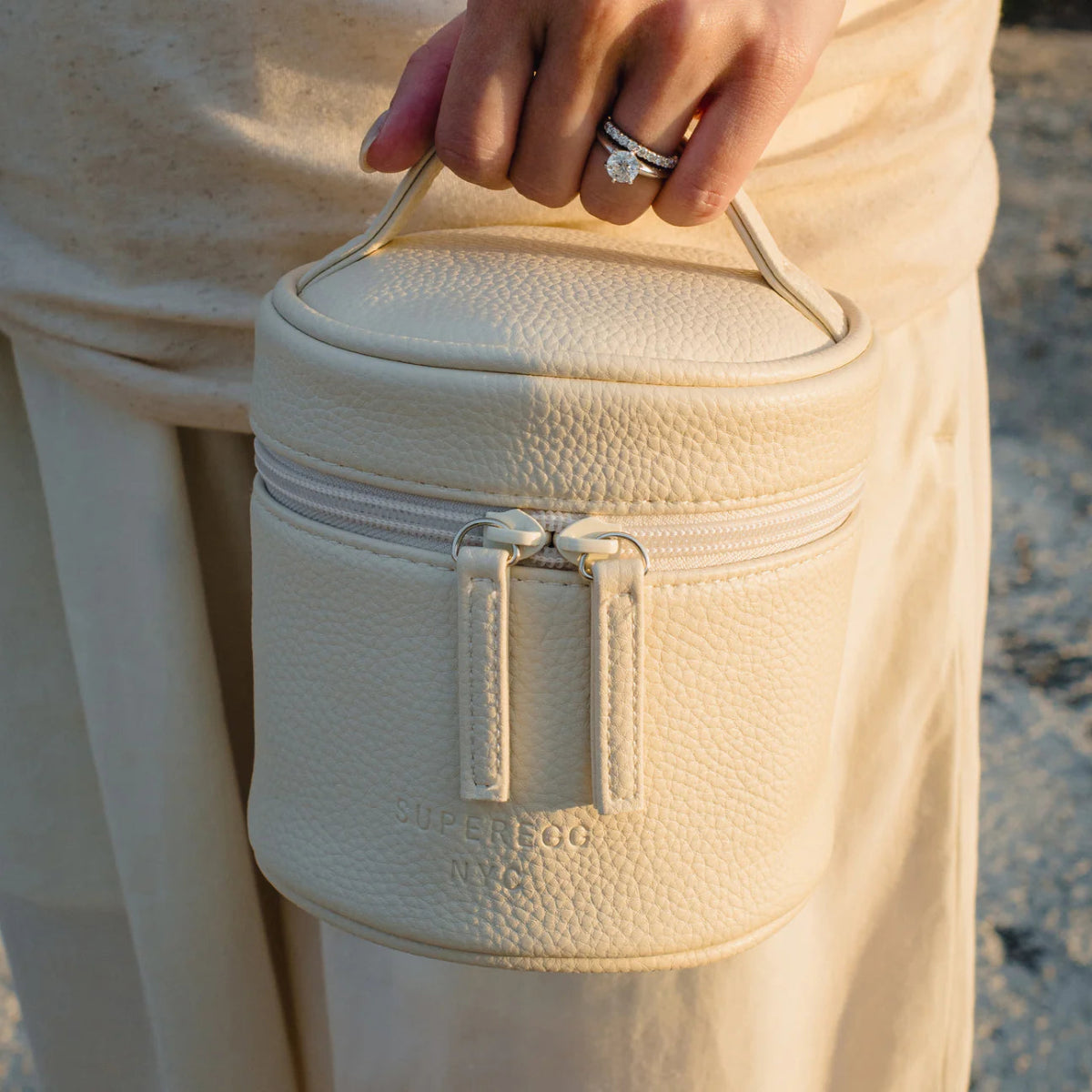 Little Egg Vanity Bag - Superegg - Beauties Lab