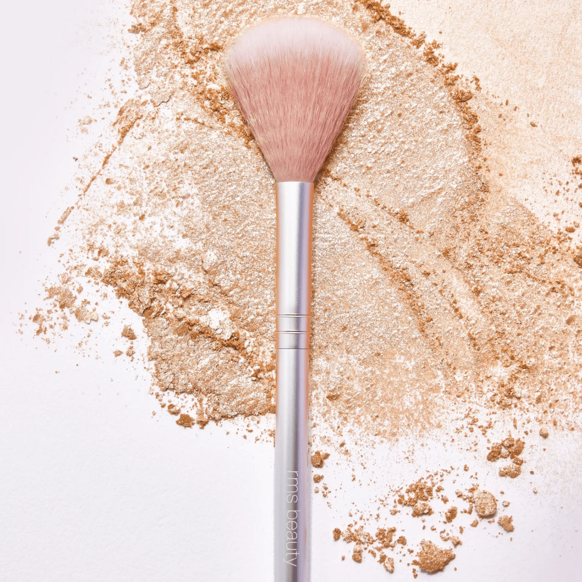 Skin2Skin Classic Fan Brush - RMS Beauty - Beauties Lab