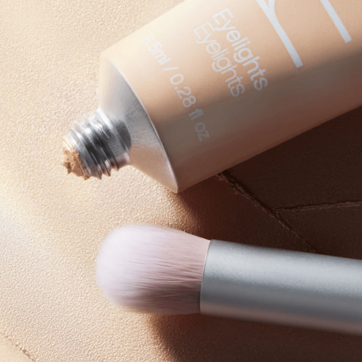Skin2Skin Everything Eye Polish Brush - RMS Beauty - Beauties Lab